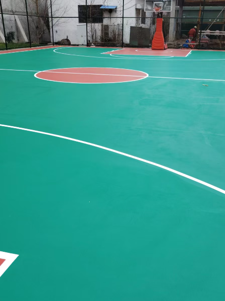 屏边 球场长期使用易出现地面开裂